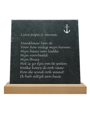  Leisteen met houten standaard, 20x20cm