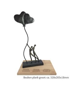  Beeld: paar met liefdesballon en beuken plank