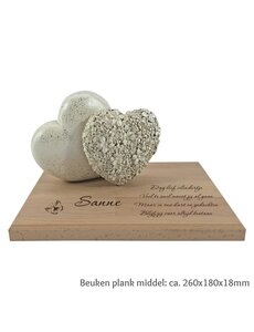  Beeld: 2 harten met beuken plank