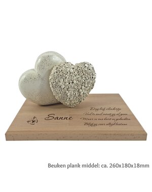  Beeld: 2 harten met beuken plank