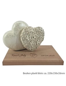  Beeld: 2 harten met beuken plank