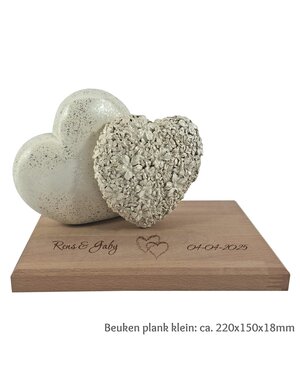  Beeld: 2 harten met beuken plank