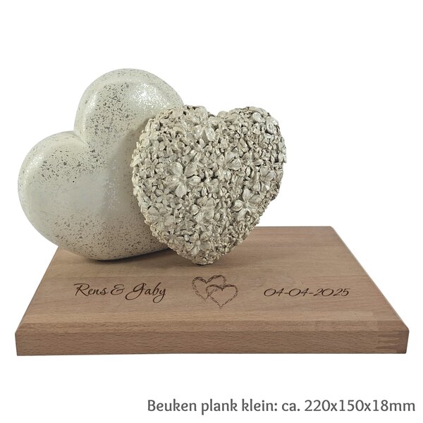 Beeld: 2 harten met beuken plank