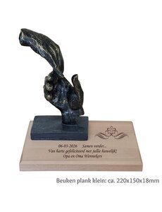  Elkaar de hand geven, incl. beuken plank