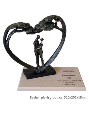  Paar onder de liefdes boom met beuken plank