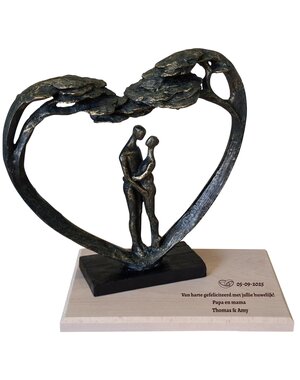  Paar onder de liefdes boom met beuken plank