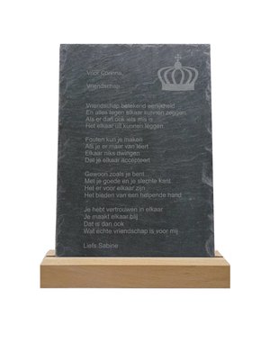  Leisteen met houten standaard, 20x30cm