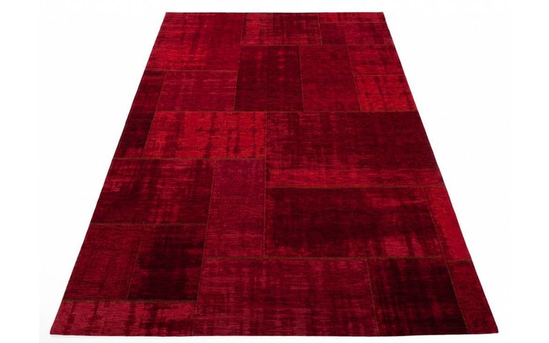 Pognum 45 - Uniek vintage vloerkleed in rode kleurstelling