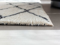 Reva 12 - Luxe Hoogpolig wollen vloerkleed in Beige met symmetrisch patroon