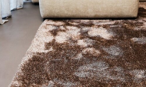 Waarom bruin warmte brengt in elk interieur