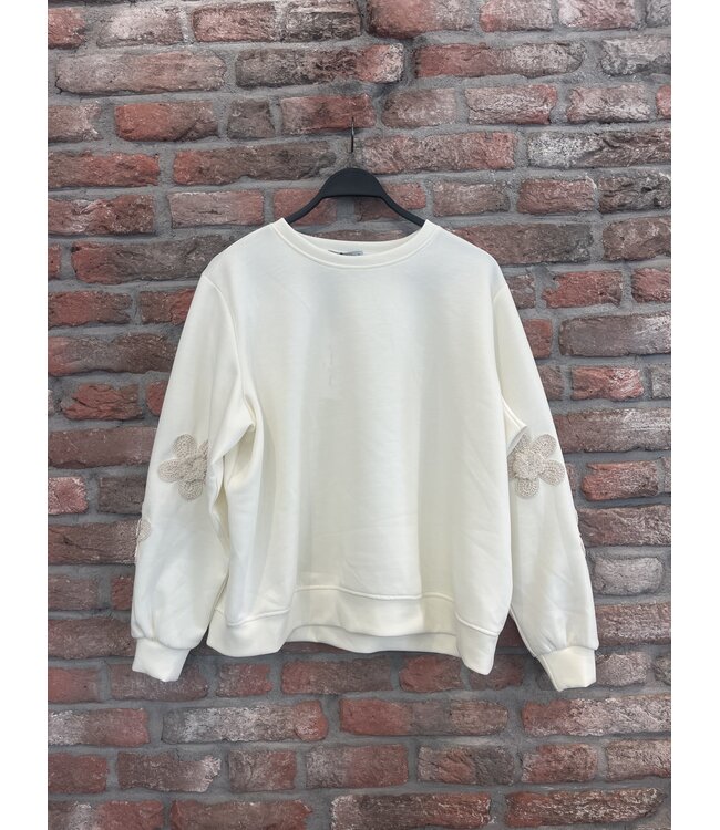 Musthave sweater Flower one size off white
