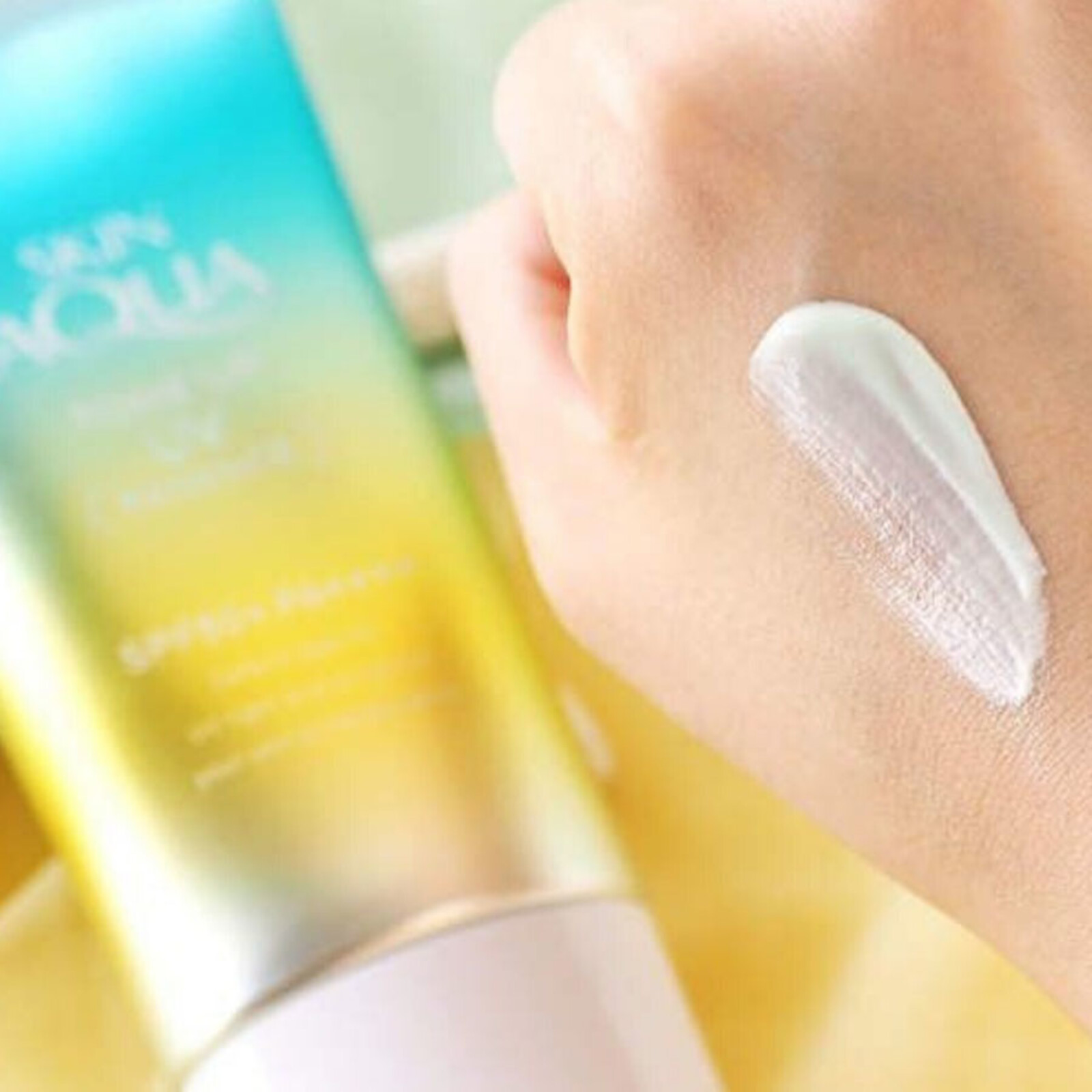 Rohto Mentholatum Skin Aqua Tone Up UV Essence Mint SPF 50+ PA++++