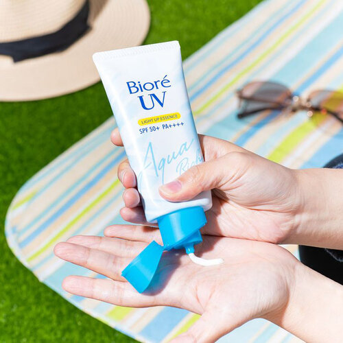 UV Aqua Rich Watery Essence Sunscreen SPF50 PA ++++ Bioré UV Aqua Rich Watery Essence Sunscreen SPF50 PA ++++