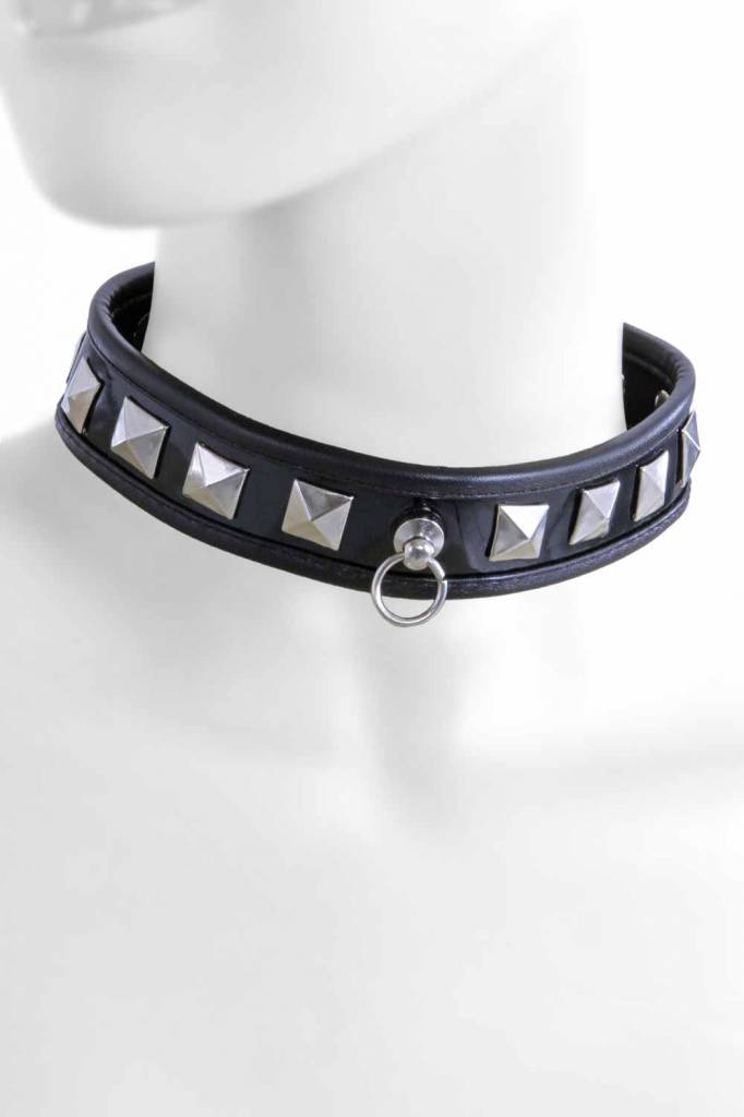 * SB Stoere nekband met vierkanten studs