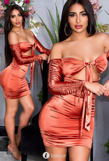 * IS Sexy satijnen off-shoulder jurk in brons kleur