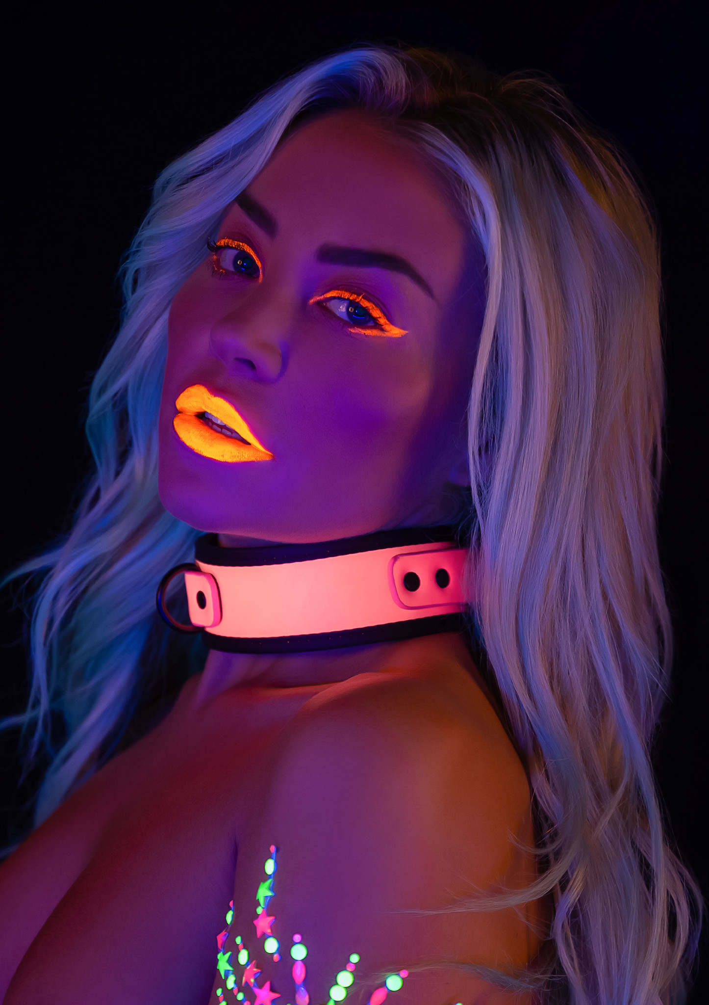 TABOOM GLOW IN THE DARK COLLAR AND CHAIN LEASH