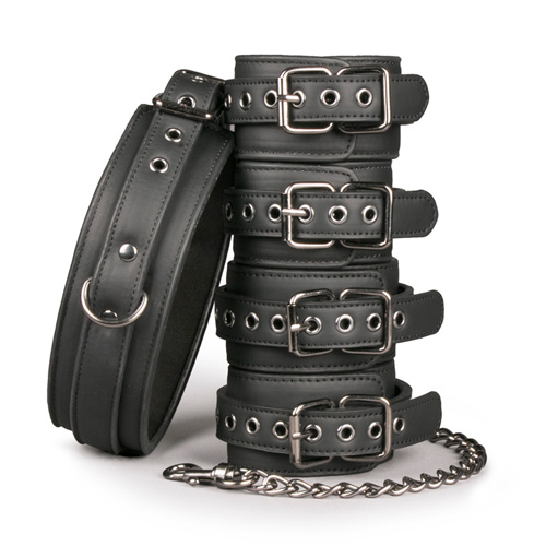 Fetish set met halsband, enkelboeien en handboeien Fetish set met halsband, enkelboeien en handboeien