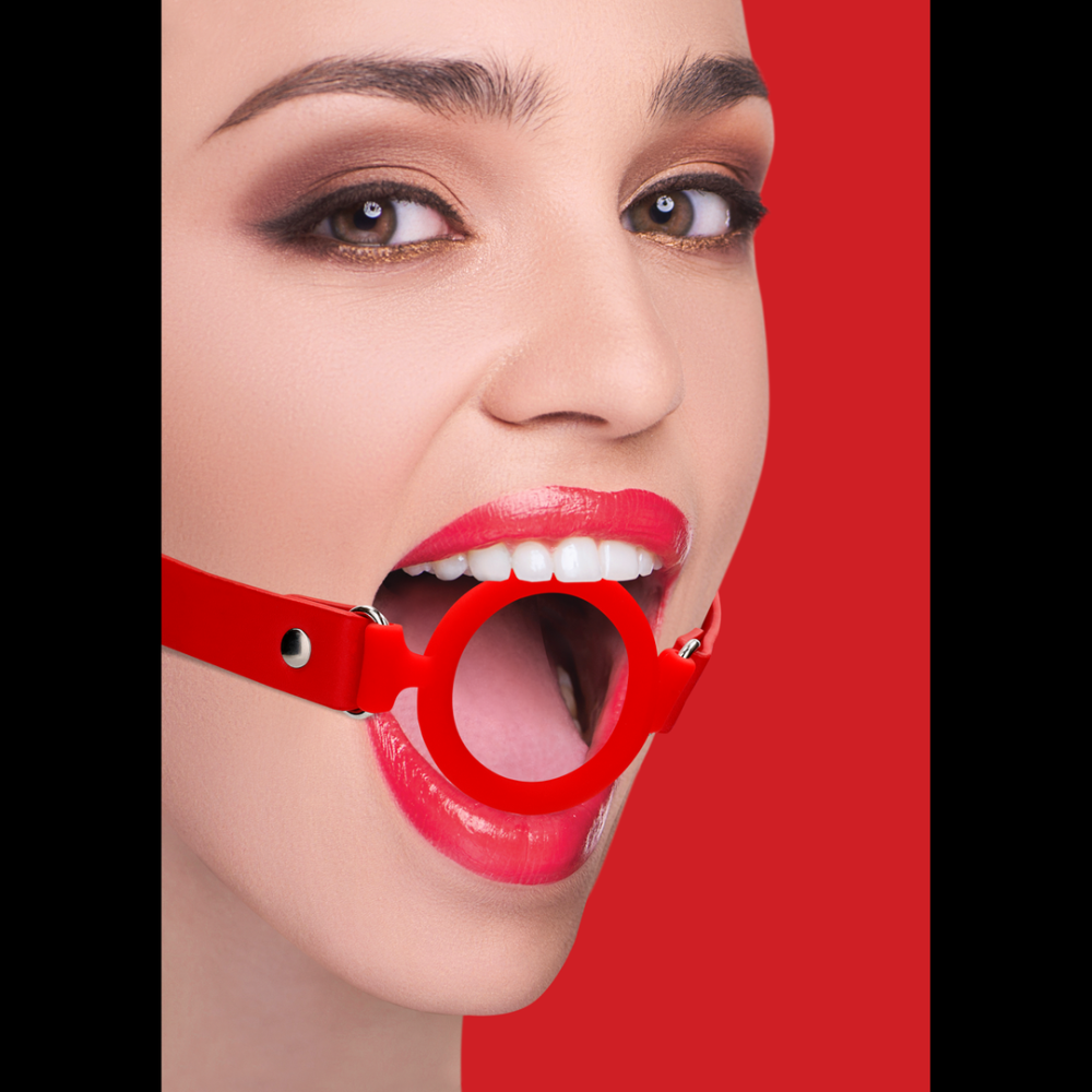 Ouch! by Shots Siliconen Ring Gag met Leren Bandjes
