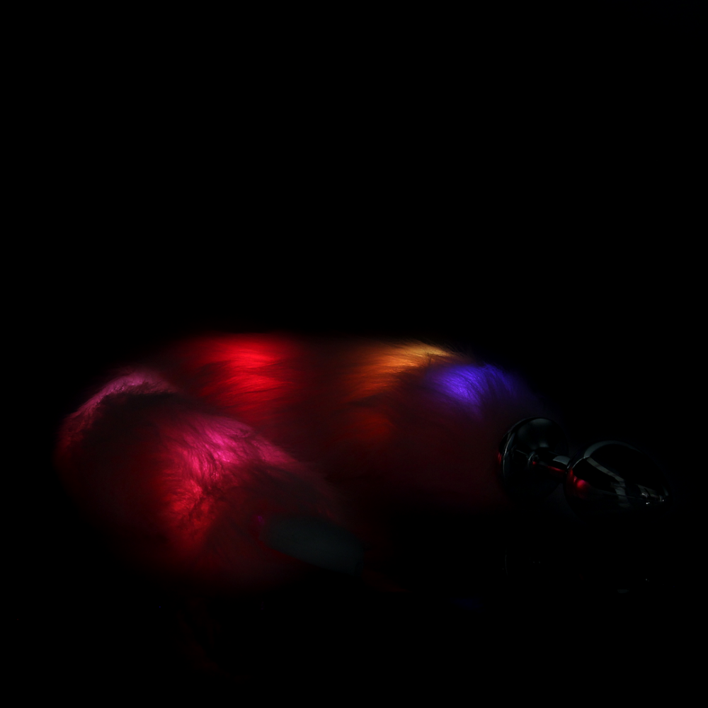 Ouch! by Shots Lichtgevende vossenstaart met metalen buttplug