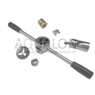 Coning and Treading Set,. KMT Style<br />
1/4" & 3/8"<br />
Kist met daar in:<br />
1x) Power Tool (voor de boormachine)<br />
1x) 1/4" messen en 1x) 3/8" messen.<br />
1x) Threading Tool (snijden van draad)<br />
1x) 1/4" snij ijzer en 1x) 3/8" snij ijzer.