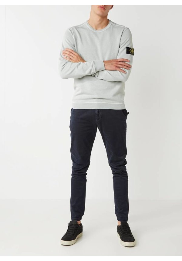 Regular waist tapered twill chino with elastic zoom