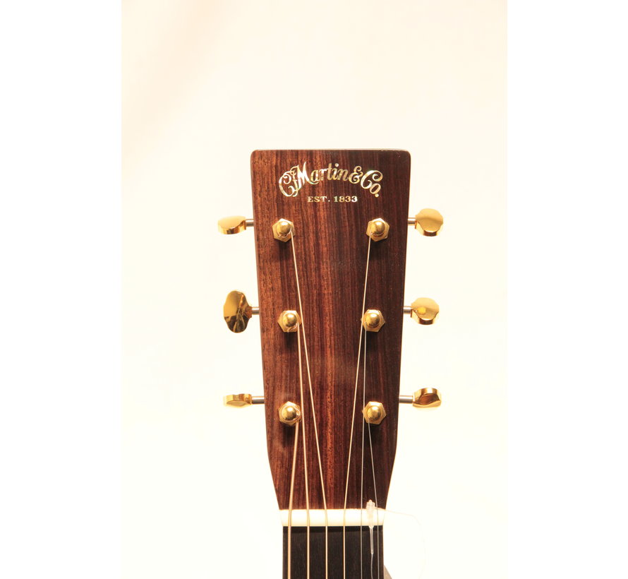 Martin D-28 Modern Deluxe