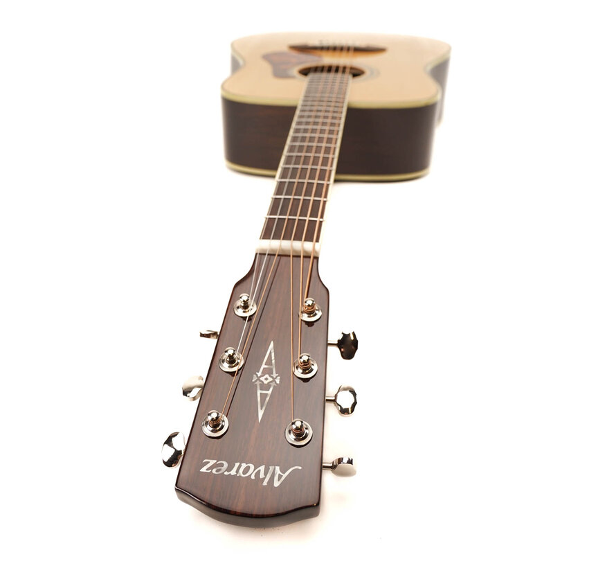 Alvarez MD70EBG Dreadnought | Natural