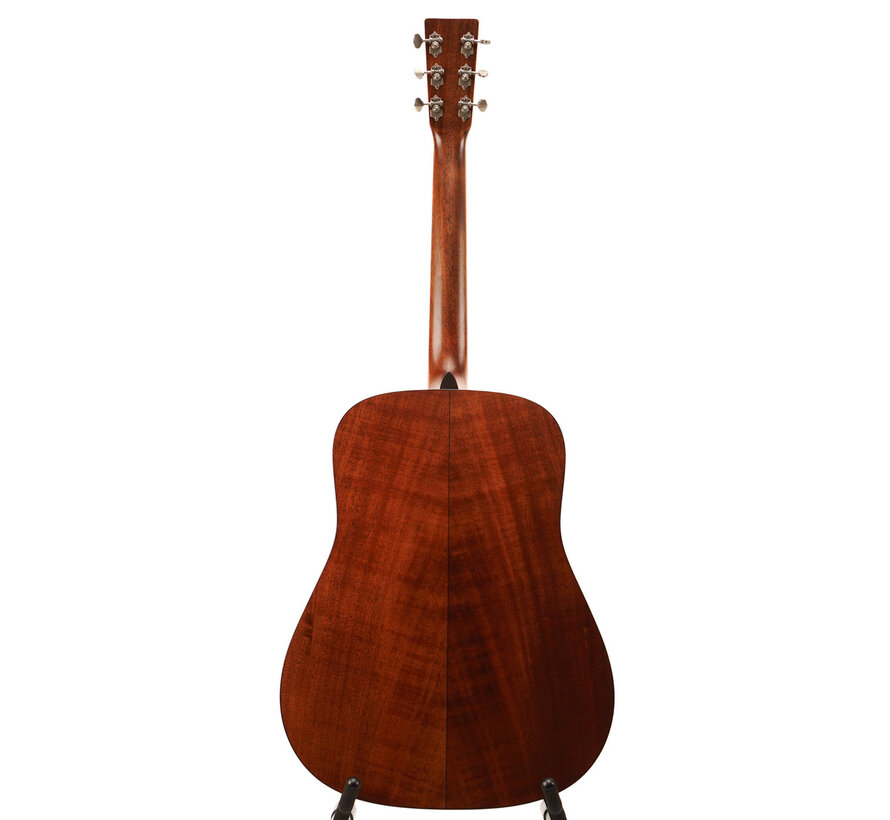 Martin D-18 Street Legend