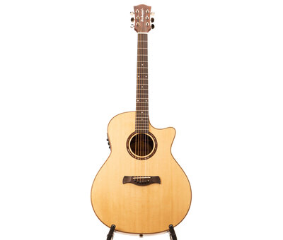 Richwood Richwood SWG-150-CE Master Series semi akoestische gitaar