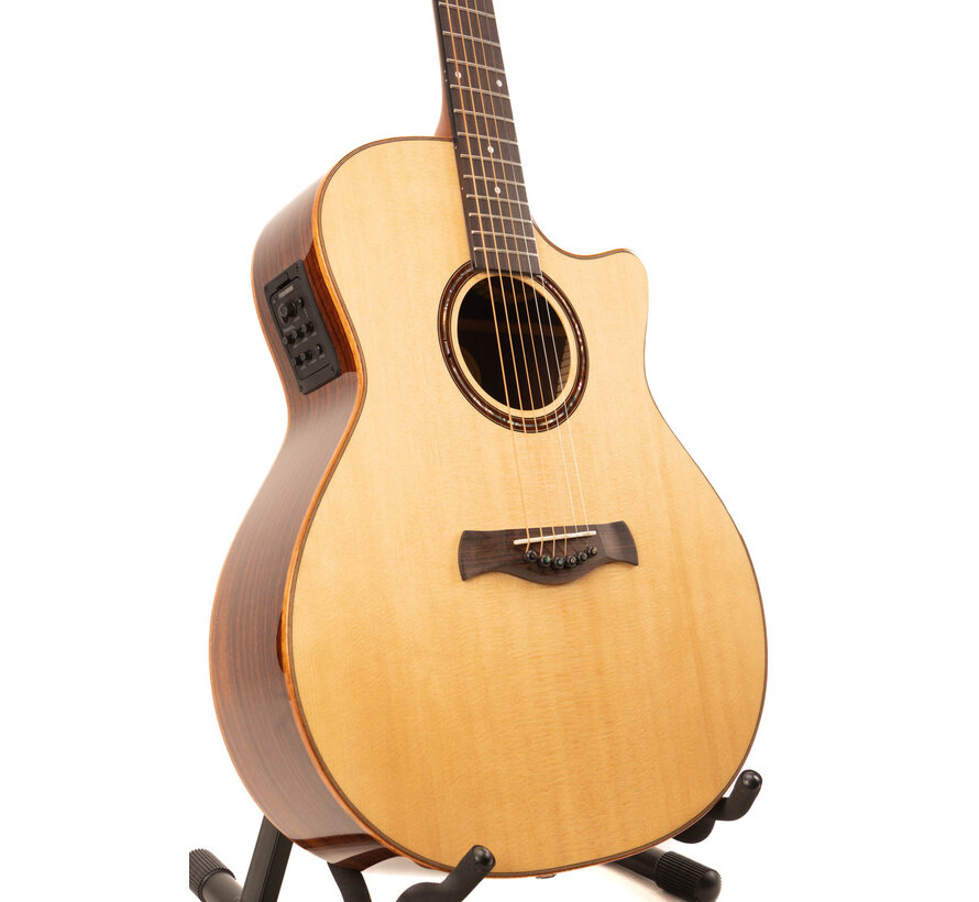 Richwood SWG-150-CE Master Series semi akoestische gitaar