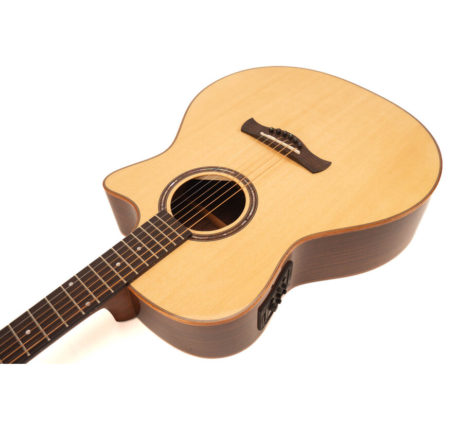 Richwood SWG-150-CE Master Series semi akoestische gitaar