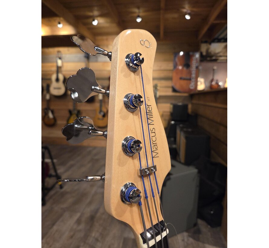 Sire Basses | V7+ A4F Antique White  V7 2nd Gen Series Marcus Miller basgitaar | Tweedehands
