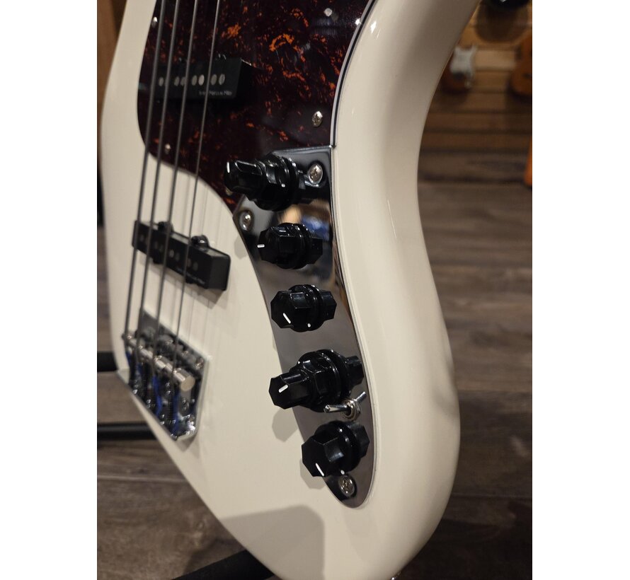 Sire Basses | V7+ A4F Antique White  V7 2nd Gen Series Marcus Miller basgitaar | Tweedehands