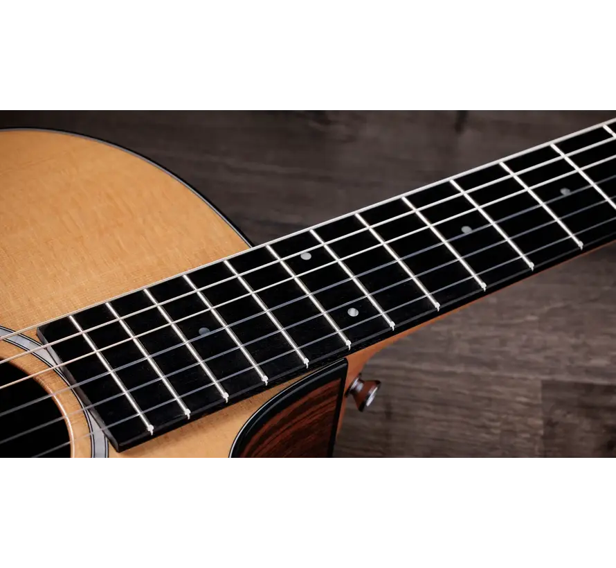 Taylor 212ce-N Plus | Crossover