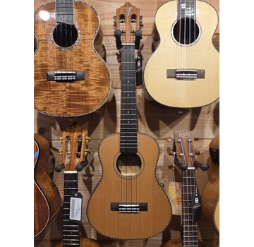 TOM Tom Ukeleles | TUT-790TNM + Pick- up
