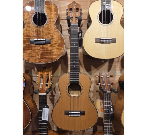 TOM Tom Ukeleles |  TUT-790TNM  + Pick- up