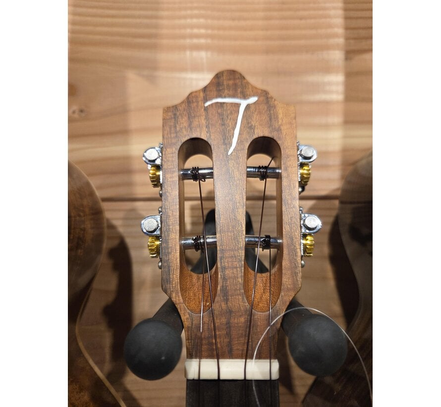 Tom Ukeleles | TUC-790TNM + Pick-up