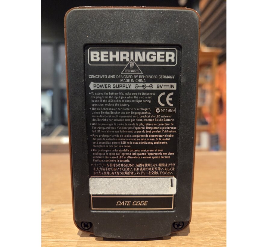 Behringer AM100 Acoustic Modeller Effects Pedal | Tweedehands