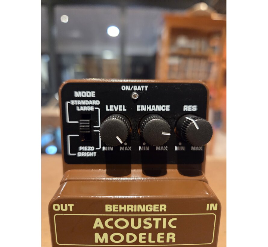 Behringer AM100 Acoustic Modeller Effects Pedal | Tweedehands