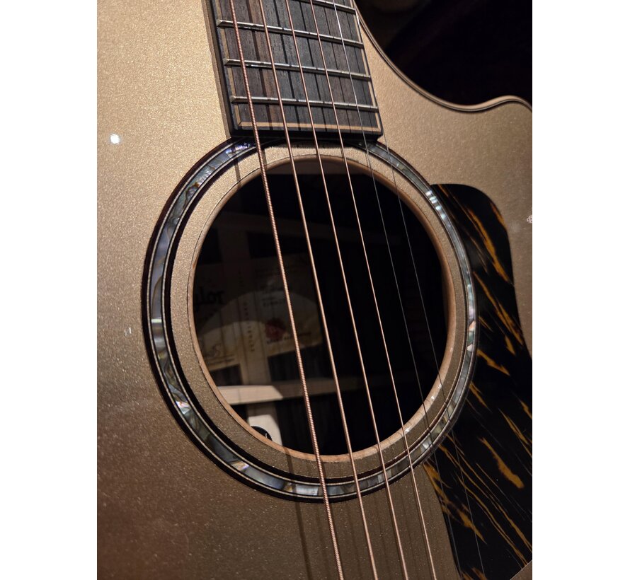 Taylor 814ce Next Generation LTD | Casablanca Beige Metallic