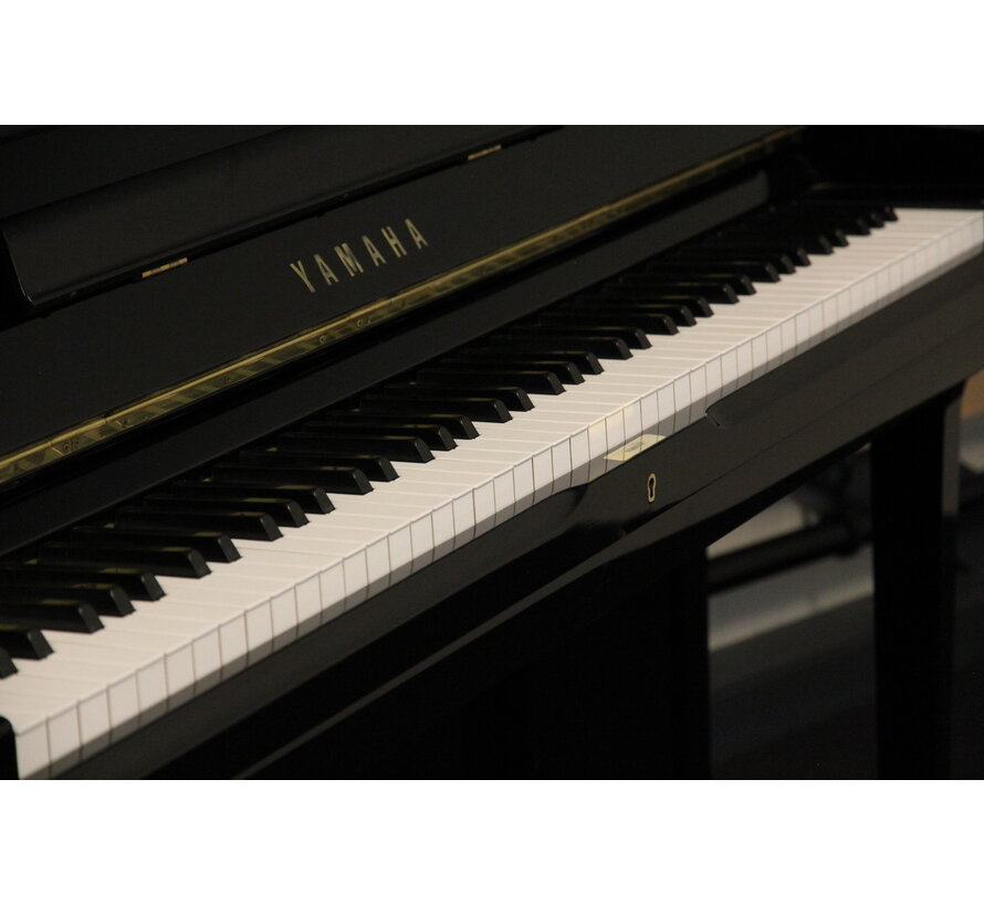Yamaha U10BL Piano Zwart Hoogglans