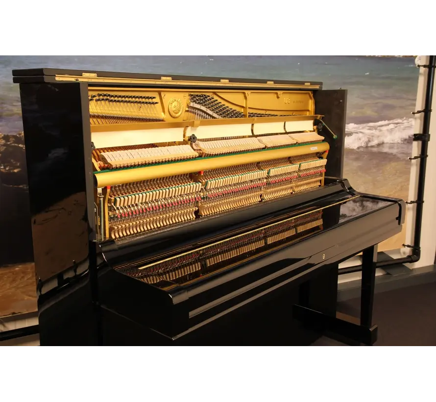 Yamaha U3M Piano Zwart Hoogglans