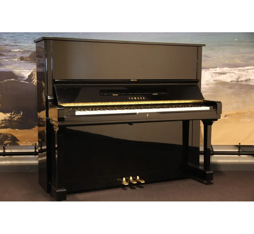 Yamaha U30BL Piano Zwart Hoogglans