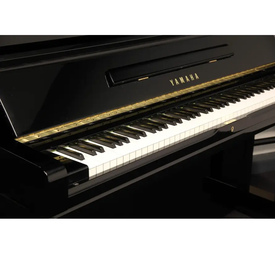 Yamaha U30BL Piano Zwart Hoogglans