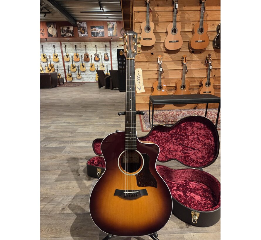 Taylor 214ce SB DLX - 2023 | Tweedehands
