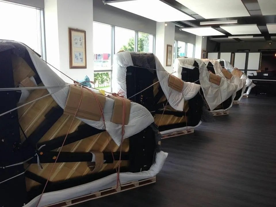 Vleugels net binnen, nog ingepakt in onze showroom