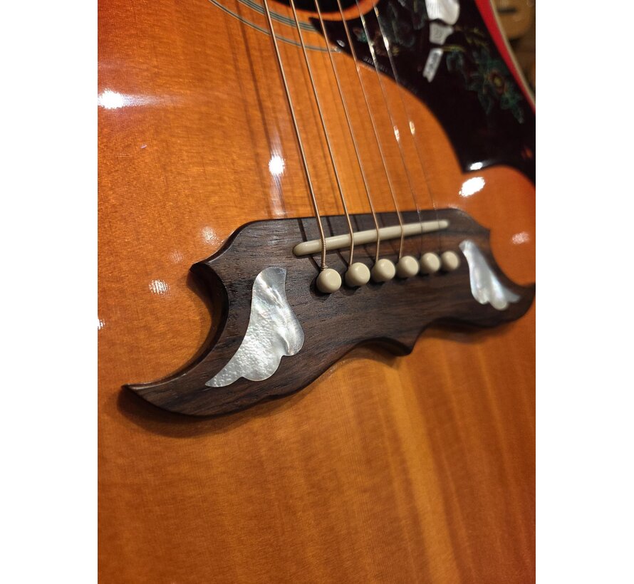 Gibson Dove Original Vintage Cherry Sunburst | Tweedehands