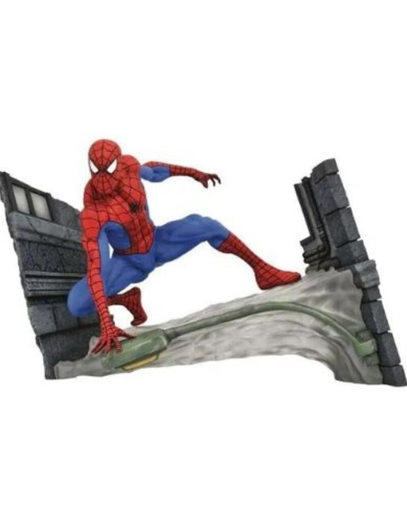 Diamond Select Marvel Gallery Spider-Man Webbing Comic PVC Diorama