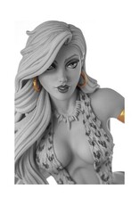 Dynamite Presents: Sheena Statue, Black & White Edition