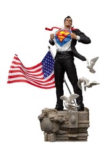 Iron Studios DC Clark Kent Deluxe Art Scale 1/10